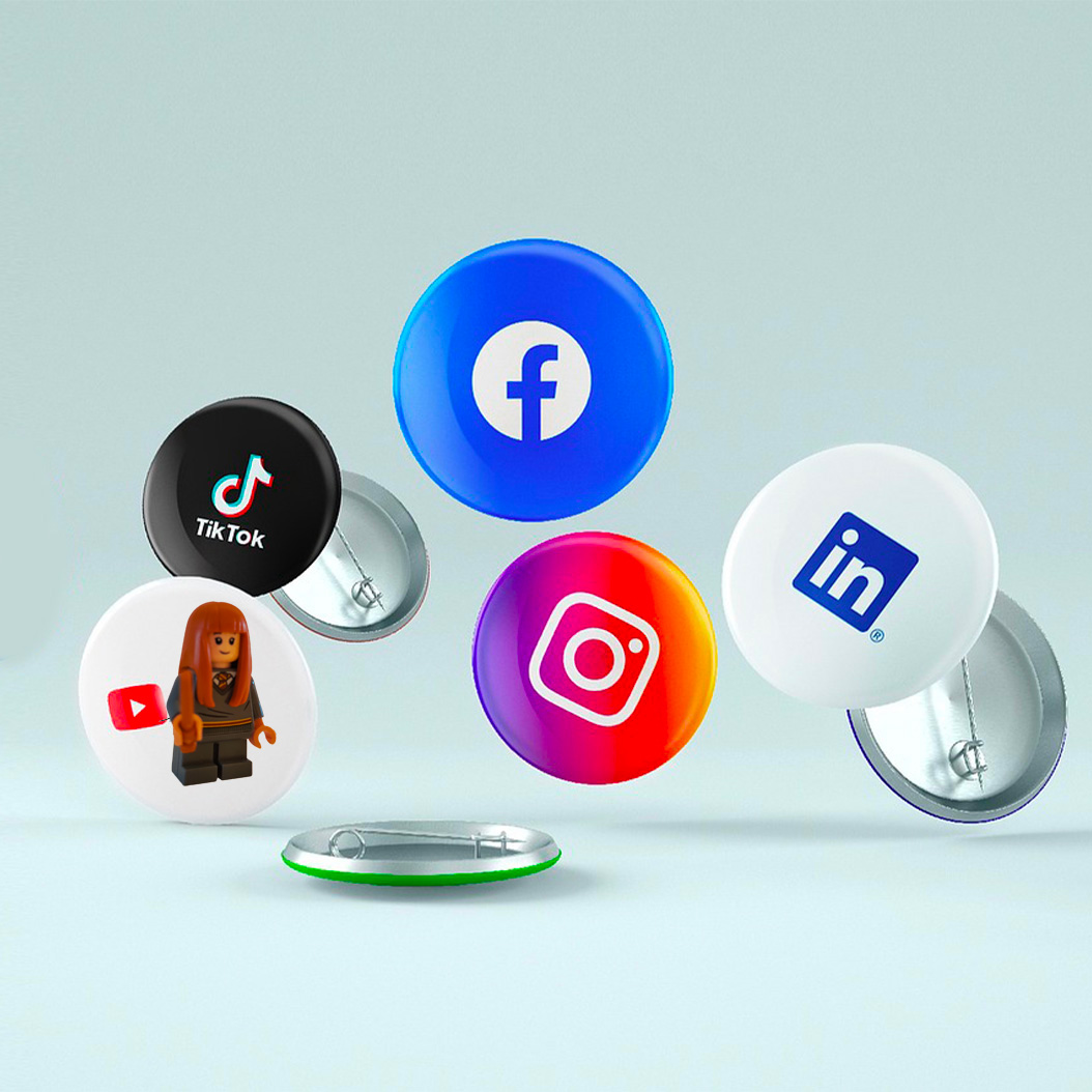bulles avec les logos de différents réseaux sociaux